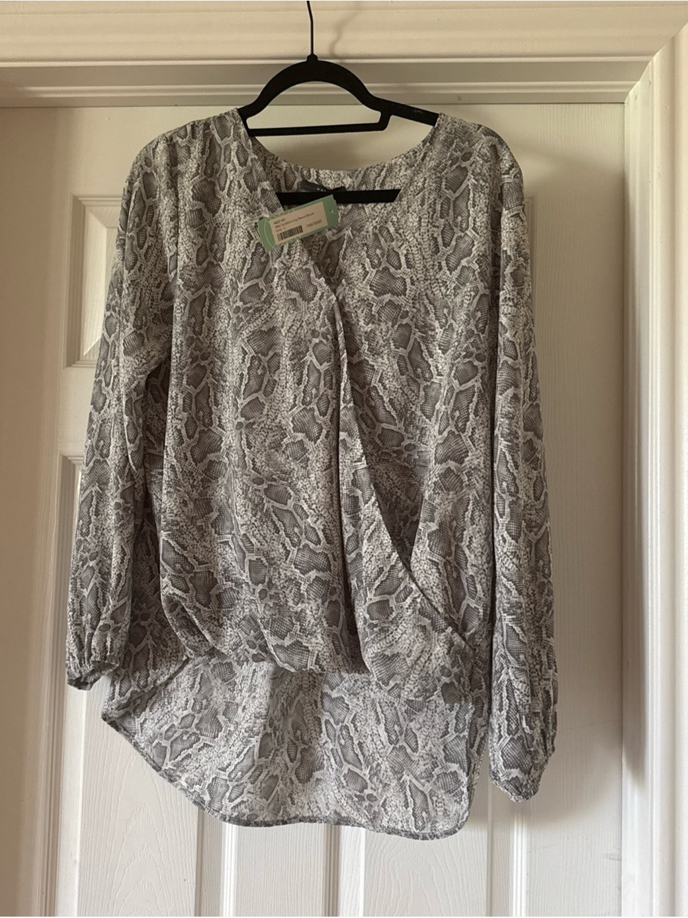 WEST KEI Allan Surplice Long Sleeve Blouse Snake Print Faux Wrap, Size Large NWT